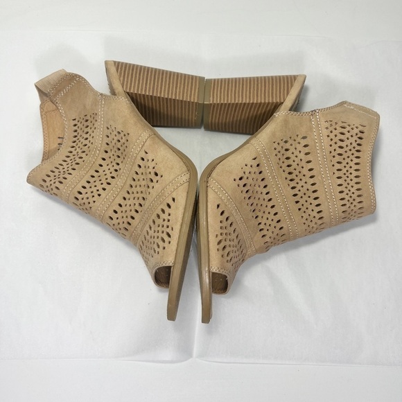 REPORT LASER CUT TAN SUEDE LEATHER PEEP TOE BOOTIES size 10 - Picture 5 of 7